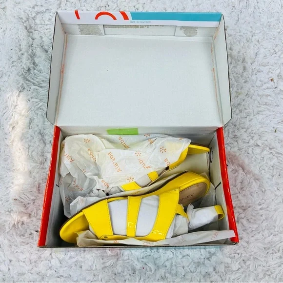NIB Alaruba Yellow Patent Leather sling back Sandals size 7 - Picture 3 of 13